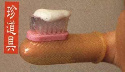 Зубная щетка-напальчник — удобно в дороге, плюс максимальная чувствительно при гигиене полости рта.